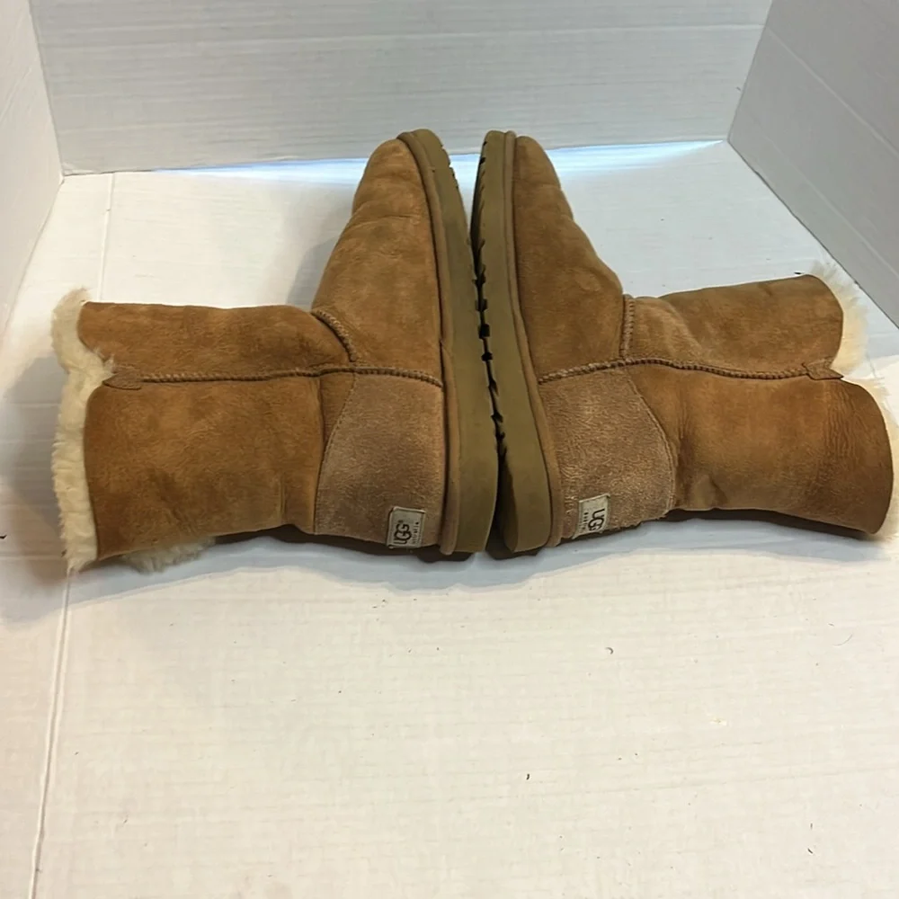 UGG Australia-8-chestnut brown classic comfy Cozy Sheepskin Boots  button detail - Picture 11 of 15